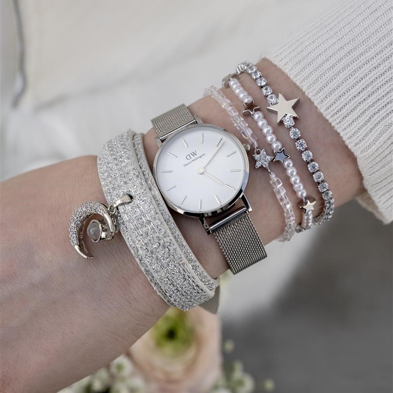 دستبند چرم شاینی سفید آویز ماه عدسی دوست دارم