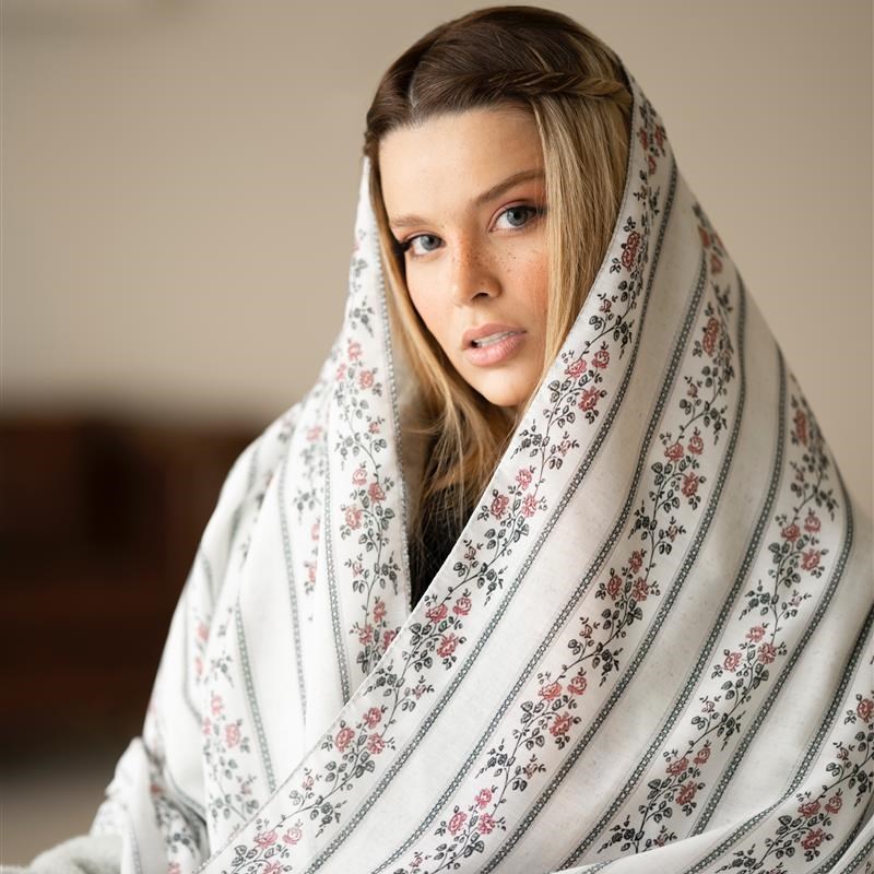 اوتلتی جدید-کد 779 شال ساده White, delicate flower mix colors