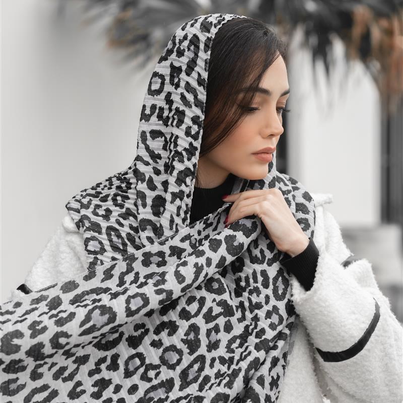 کد 810 شال پلیسه آکاردئونی Dark hole Leopard mix colors